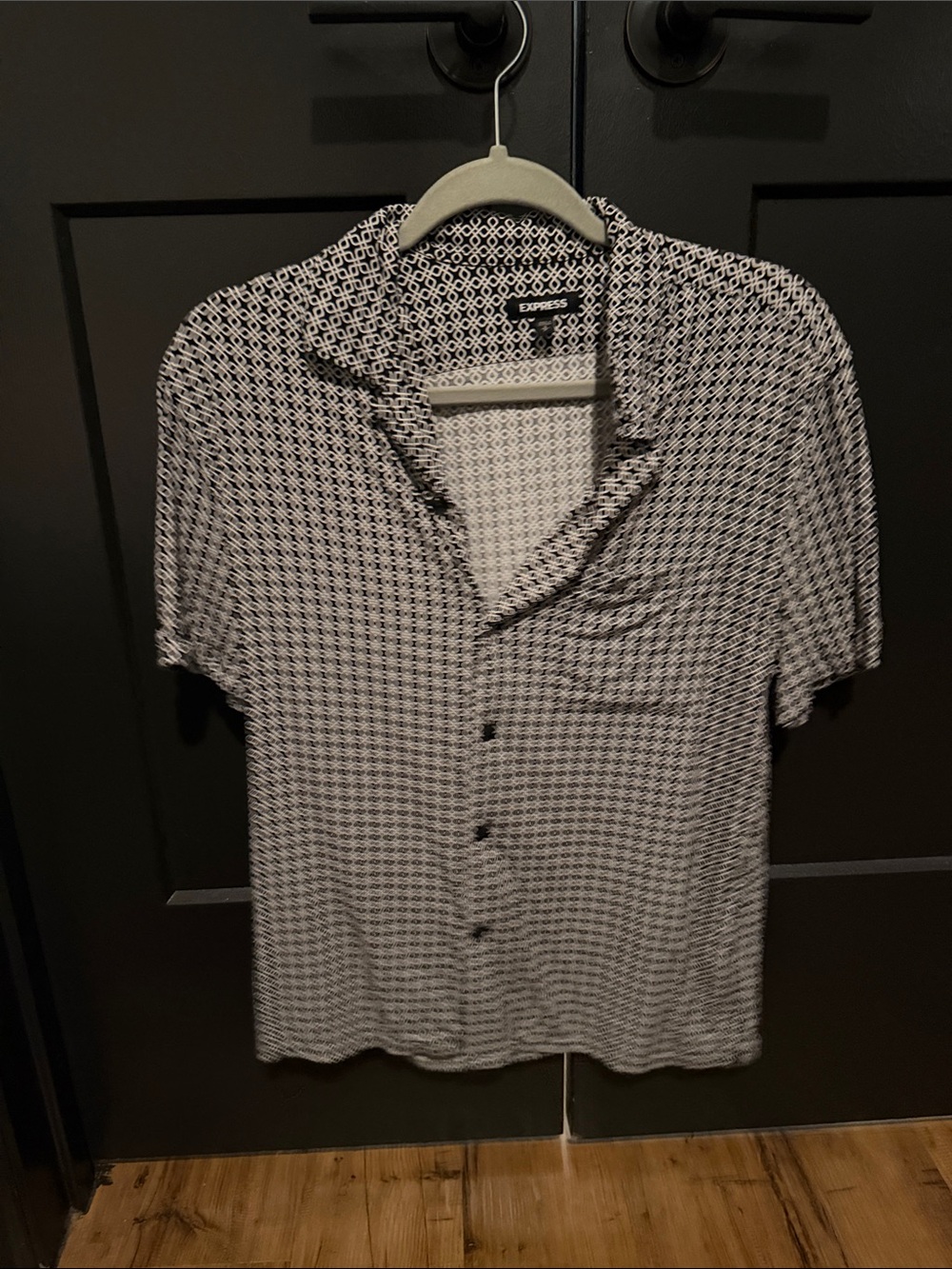 Express Men’s Black and White Geometric Short-Sleeve Button-Down Shirt